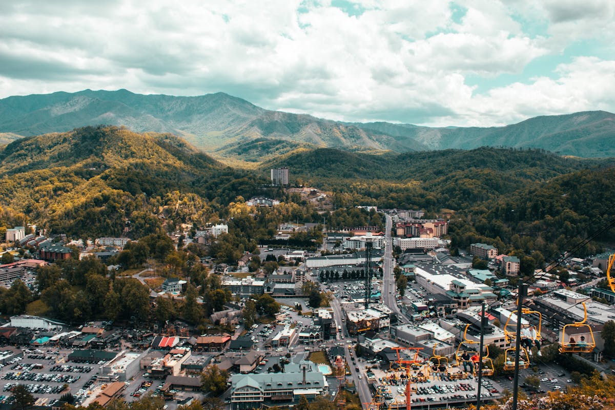 Smoky Mountain Cabins: How to Choose the Right One for Families 8 Explore the vibrant cityscape of Pigeon Forge with mountain backdrop from a captivating aerial view.